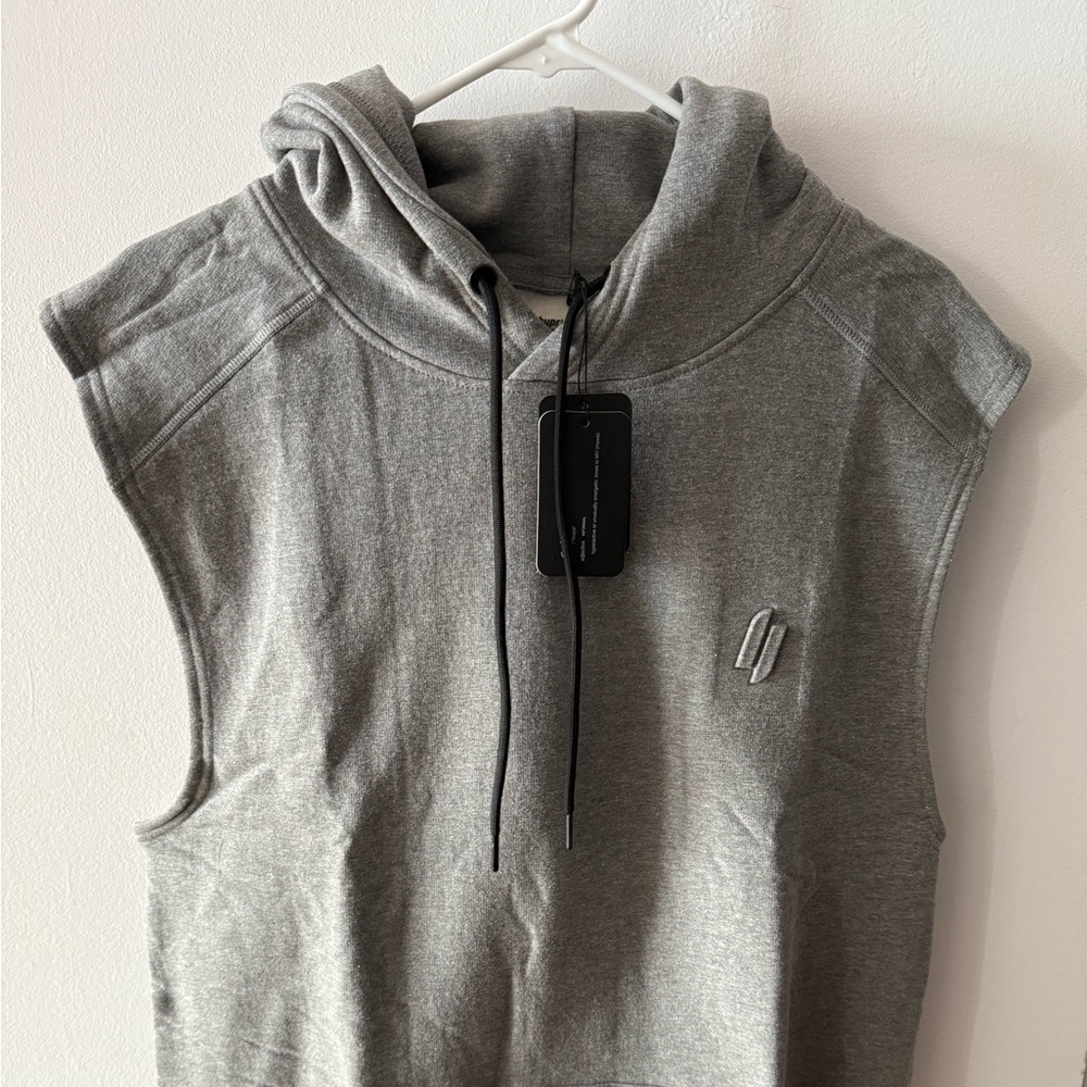 Sleevless Hoodie